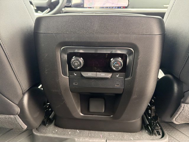 New 2026 Chevrolet Suburban High Country AWD/4WD image 30