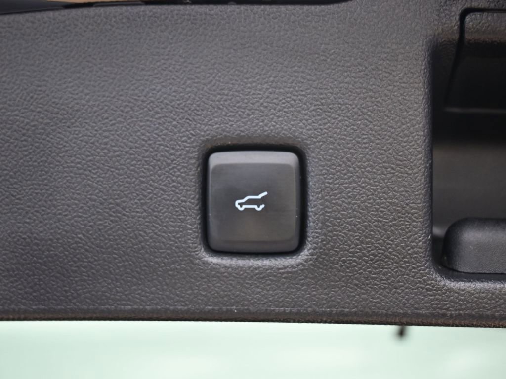Used 2025 Ford Escape Platinum AWD/4WD image 16