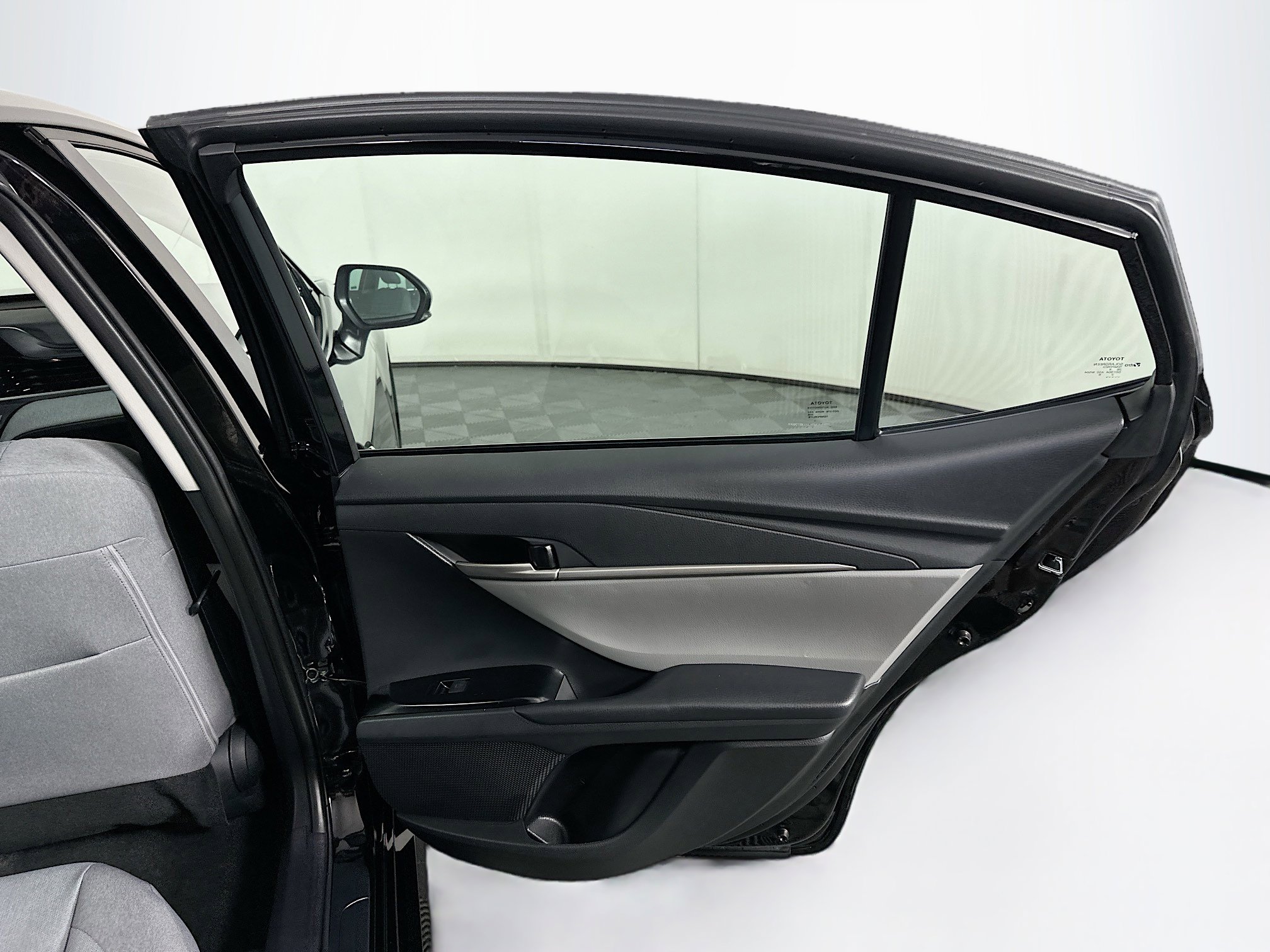 Used 2025 Toyota Camry LE image 28