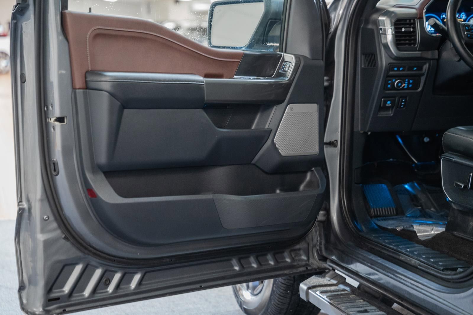 Used 2023 Ford F150 Lariat w/ Equipment Group 502A High image 47