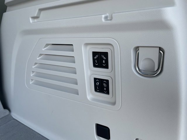 Used 2024 GMC Acadia Denali image 19