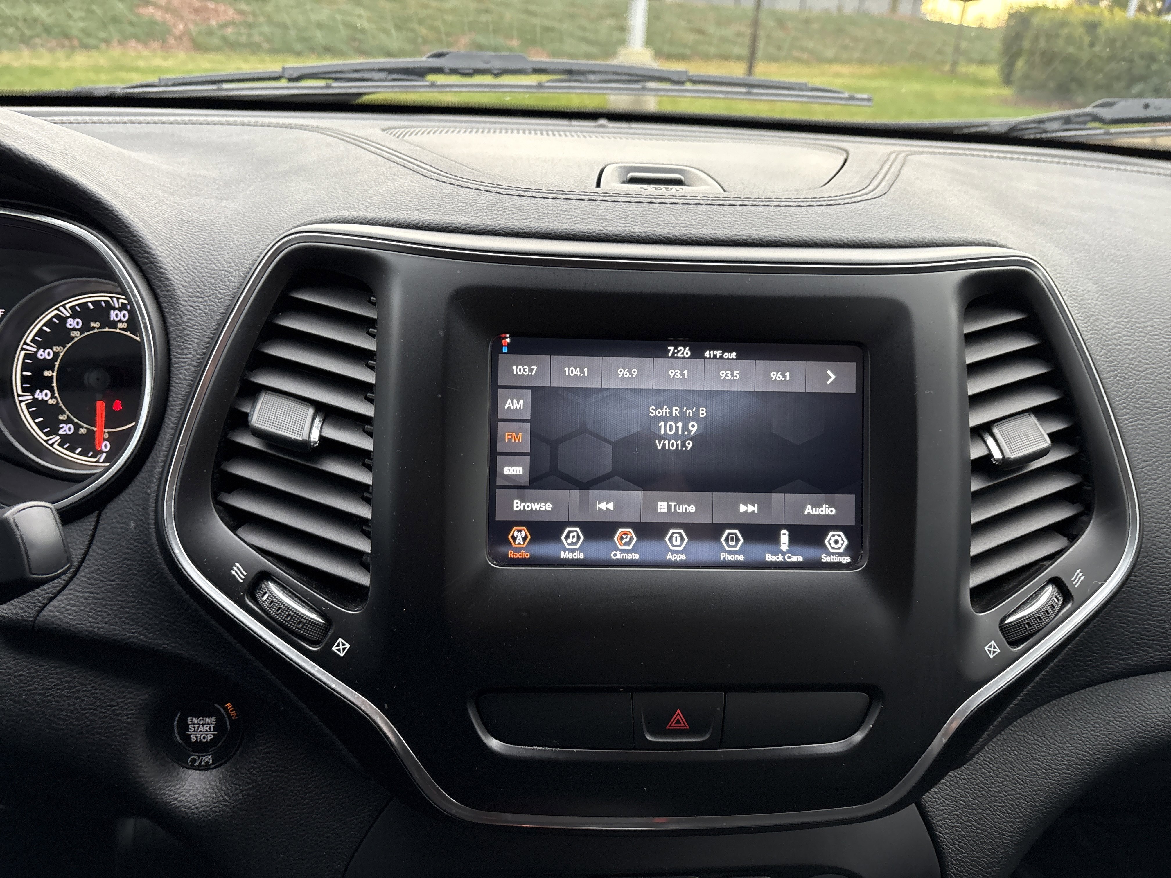 Used 2019 Jeep Cherokee Latitude Plus image 28