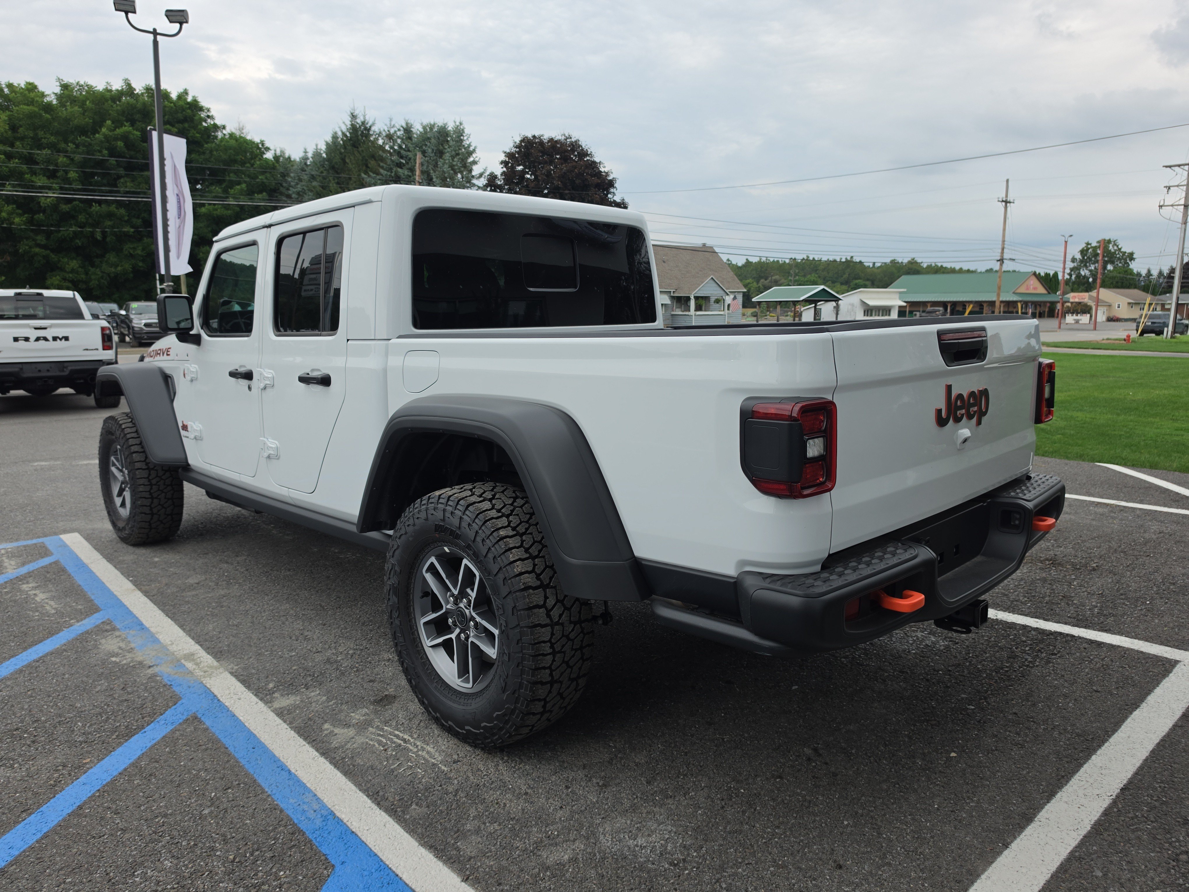 New 2026 Jeep Gladiator Mojave w/ Steel Bumper Group AWD/4WD image 6