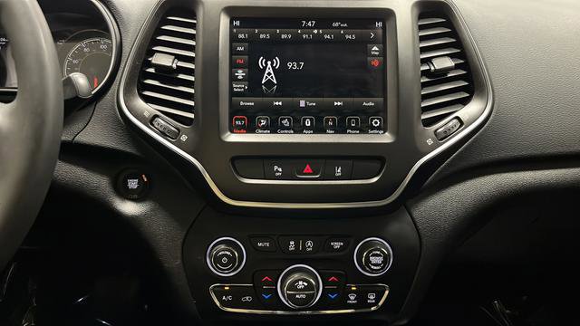 Used 2022 Jeep Cherokee Trailhawk w/ Sun, Sound & Nav Group AWD/4WD image 13