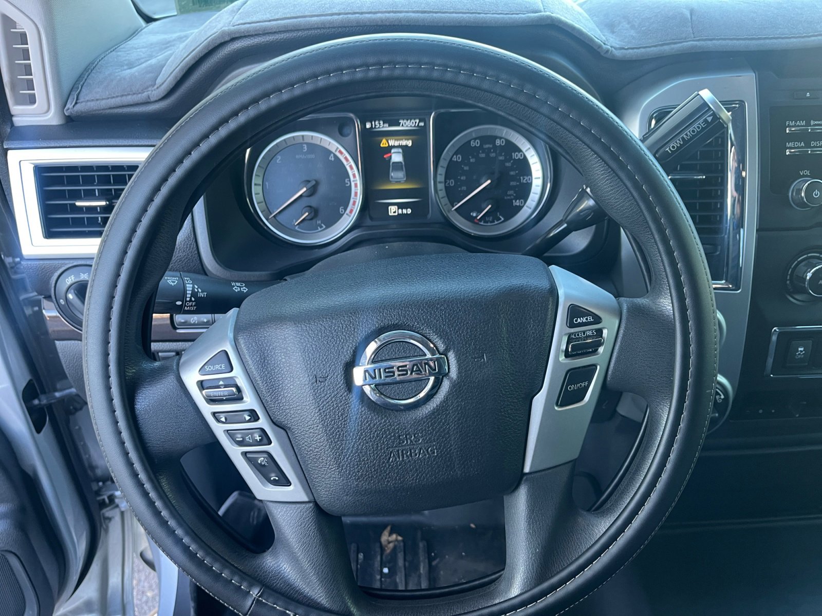 Used 2017 Nissan Titan SV image 9