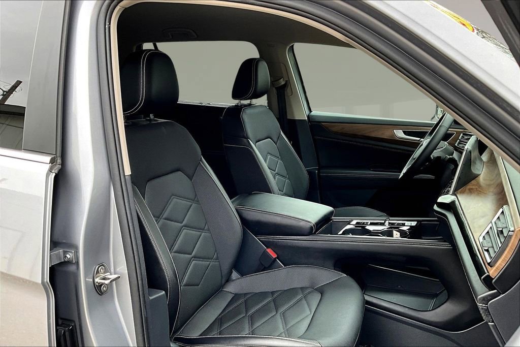 Used 2024 Volkswagen Atlas SE image 28