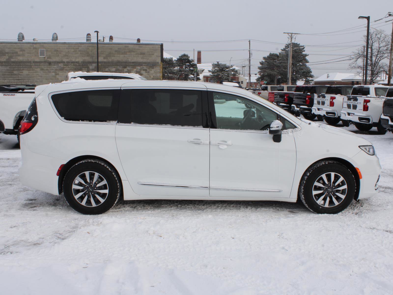 Used 2023 Chrysler Pacifica Limited image 4