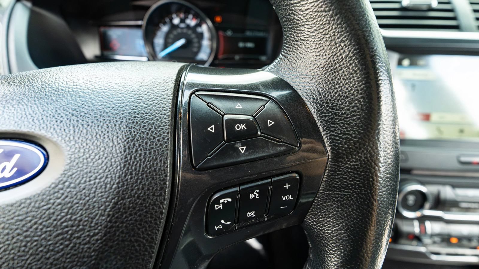 Used 2017 Ford Explorer XLT w/ Equipment Group 202A AWD/4WD image 46