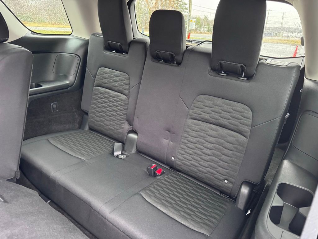 Used 2025 Nissan Pathfinder S image 32