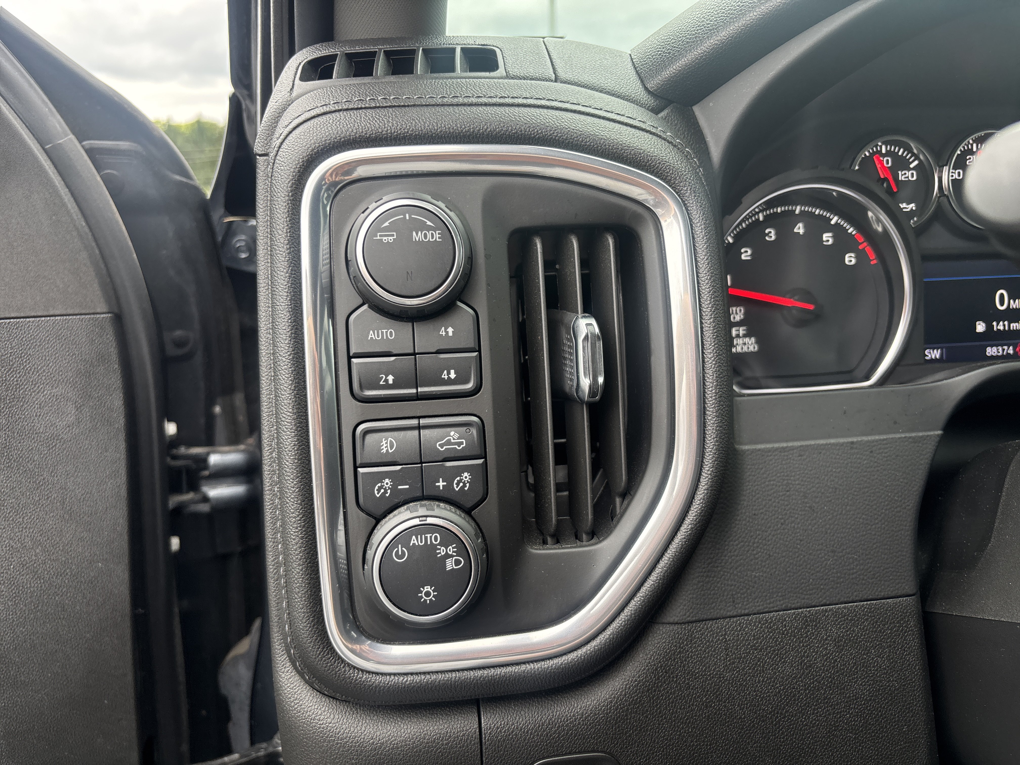 Used 2021 Chevrolet Silverado 1500 LT Trail Boss w/ Convenience Package II AWD/4WD image 36