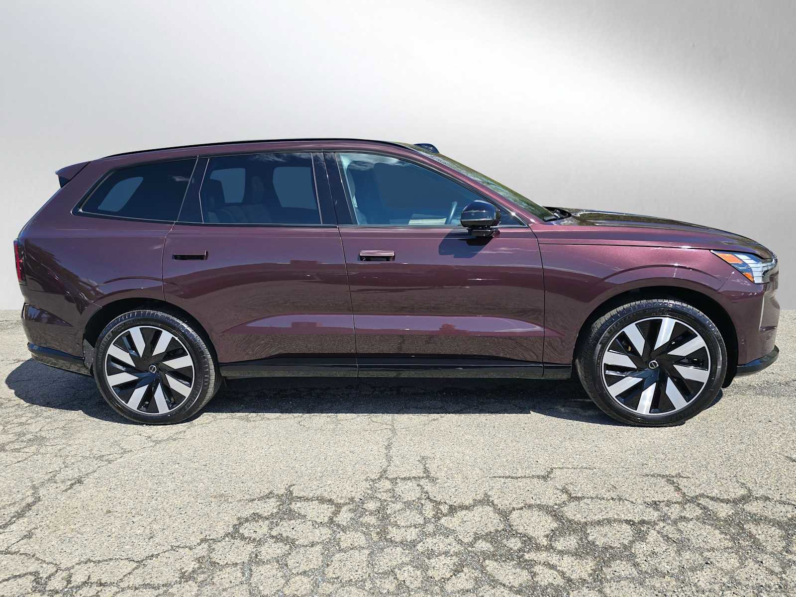 Certified 2025 Volvo EX90 Plus AWD/4WD image 3