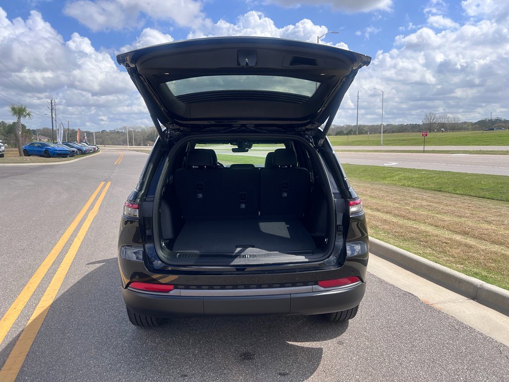 New 2026 Jeep Grand Cherokee Limited w/ Limited Altitude Package RWD image 10