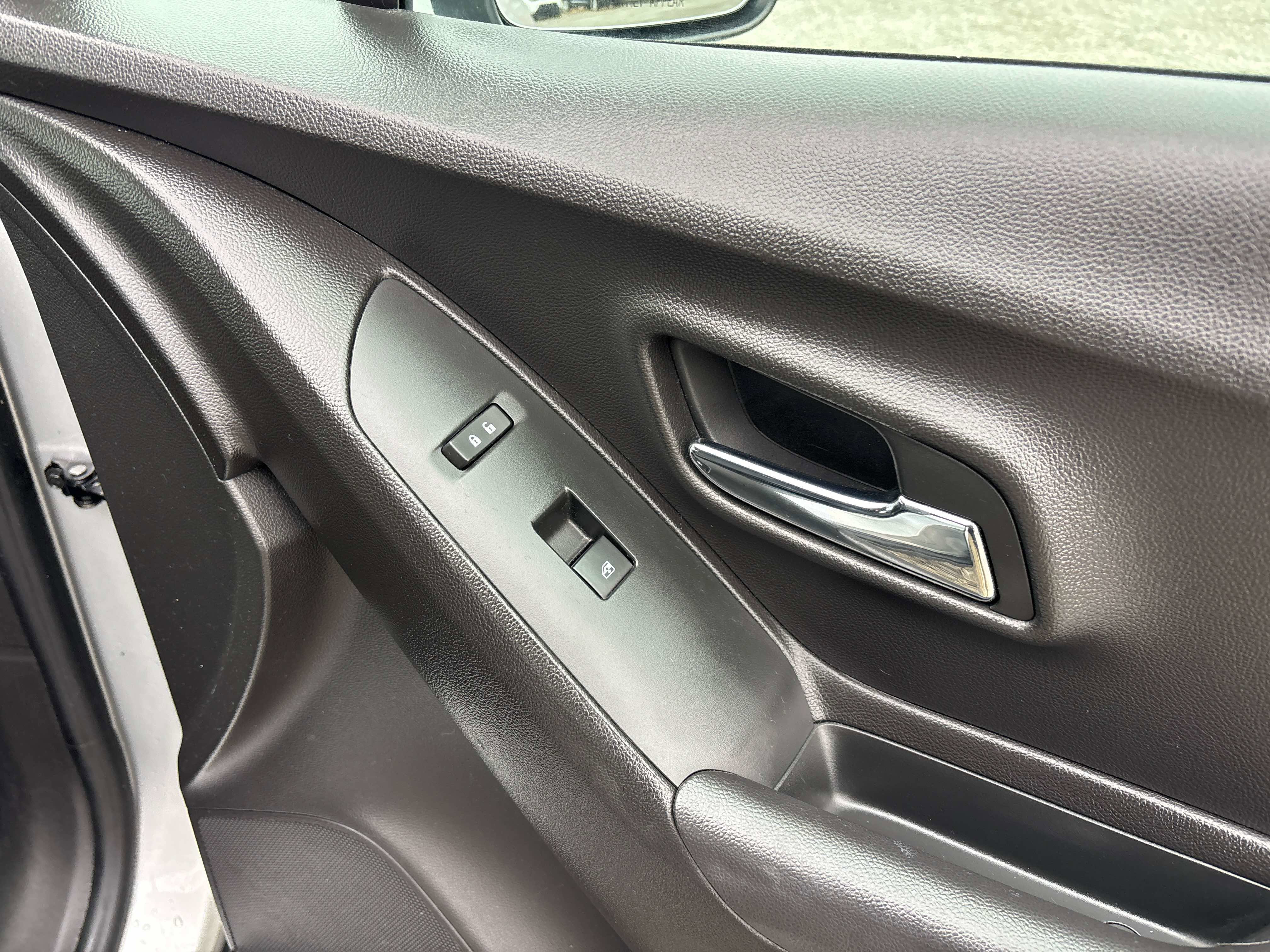 Used 2019 Chevrolet Trax LT w/ LT Convenience Package image 17