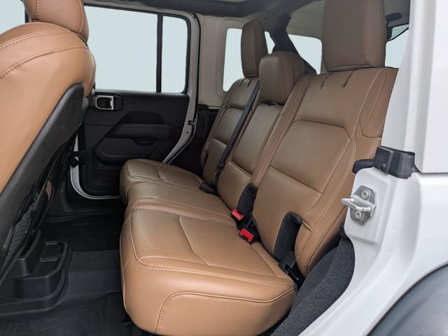 Used 2022 Jeep Wrangler Unlimited Rubicon w/ LED Lighting Group AWD/4WD image 13