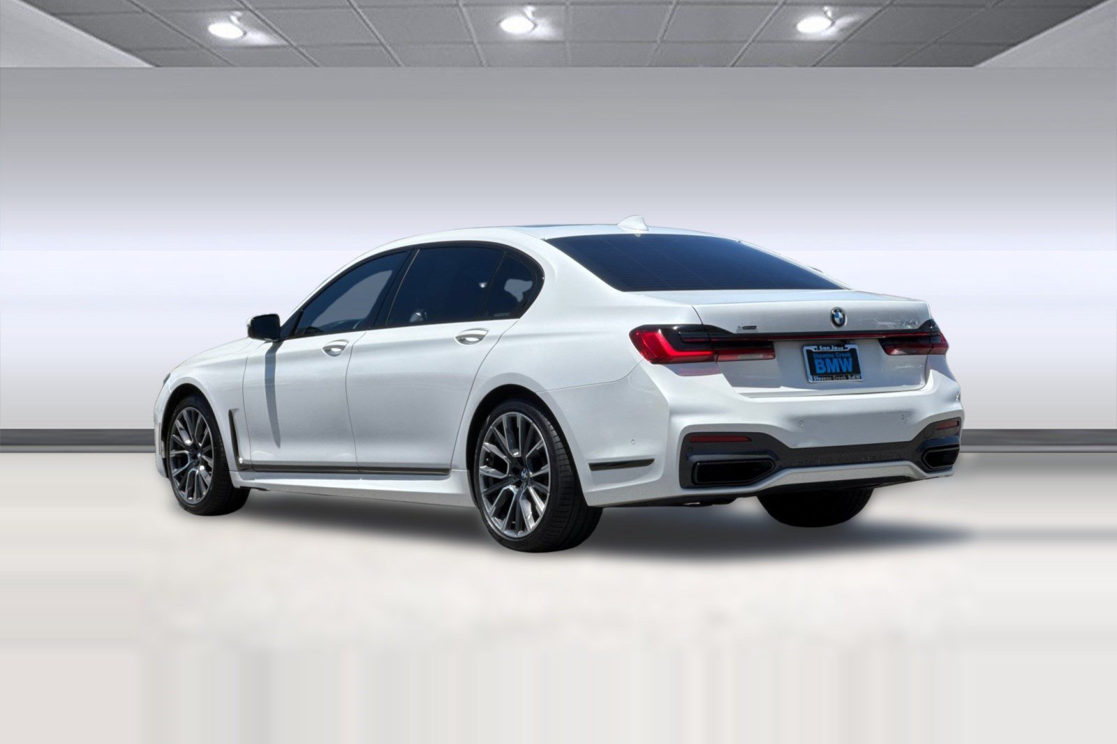 Certified 2022 BMW 750i xDrive w/ Executive Package AWD/4WD image 3