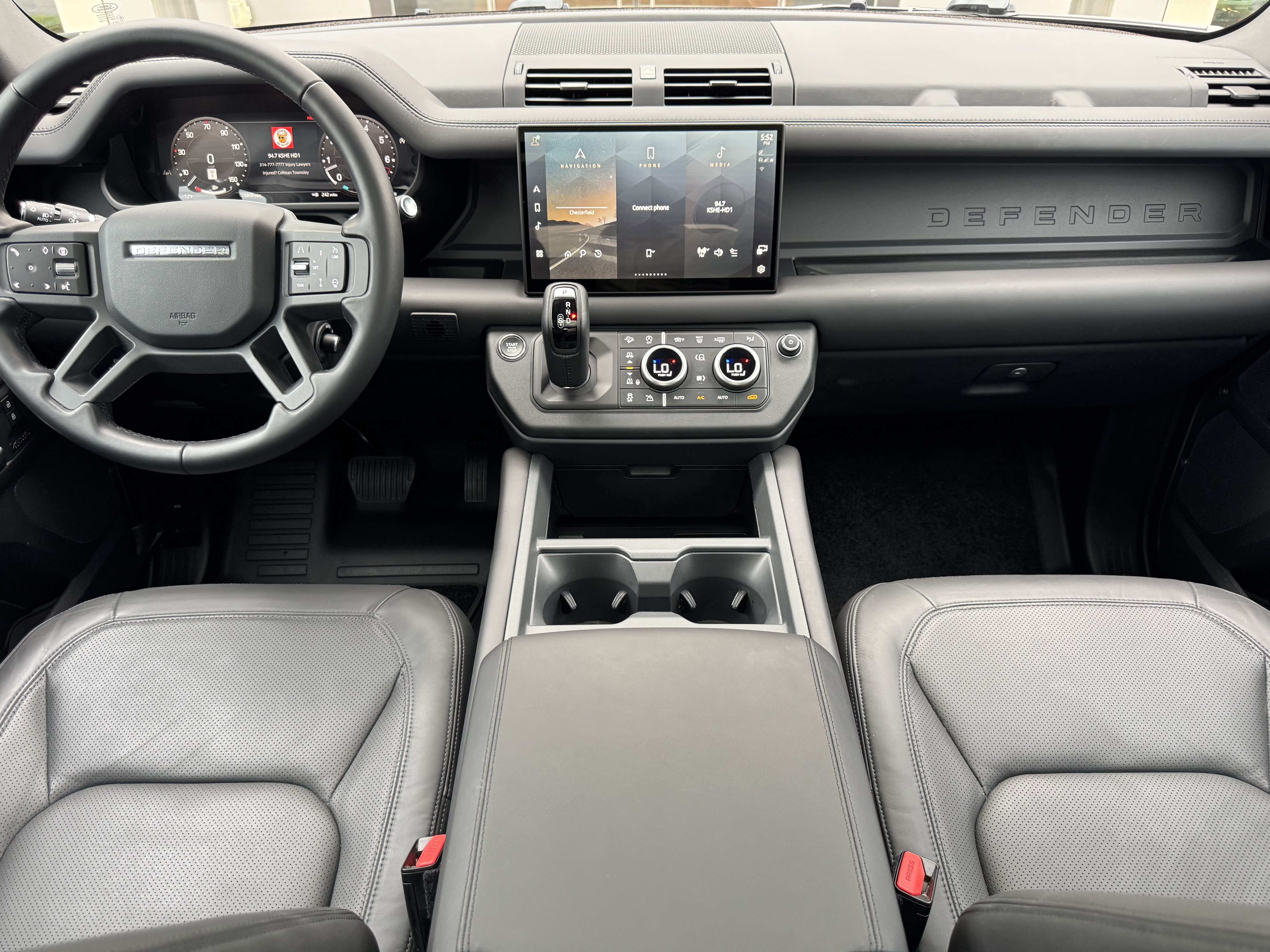 Certified 2025 Land Rover Defender 110 X-Dynamic SE AWD/4WD image 4