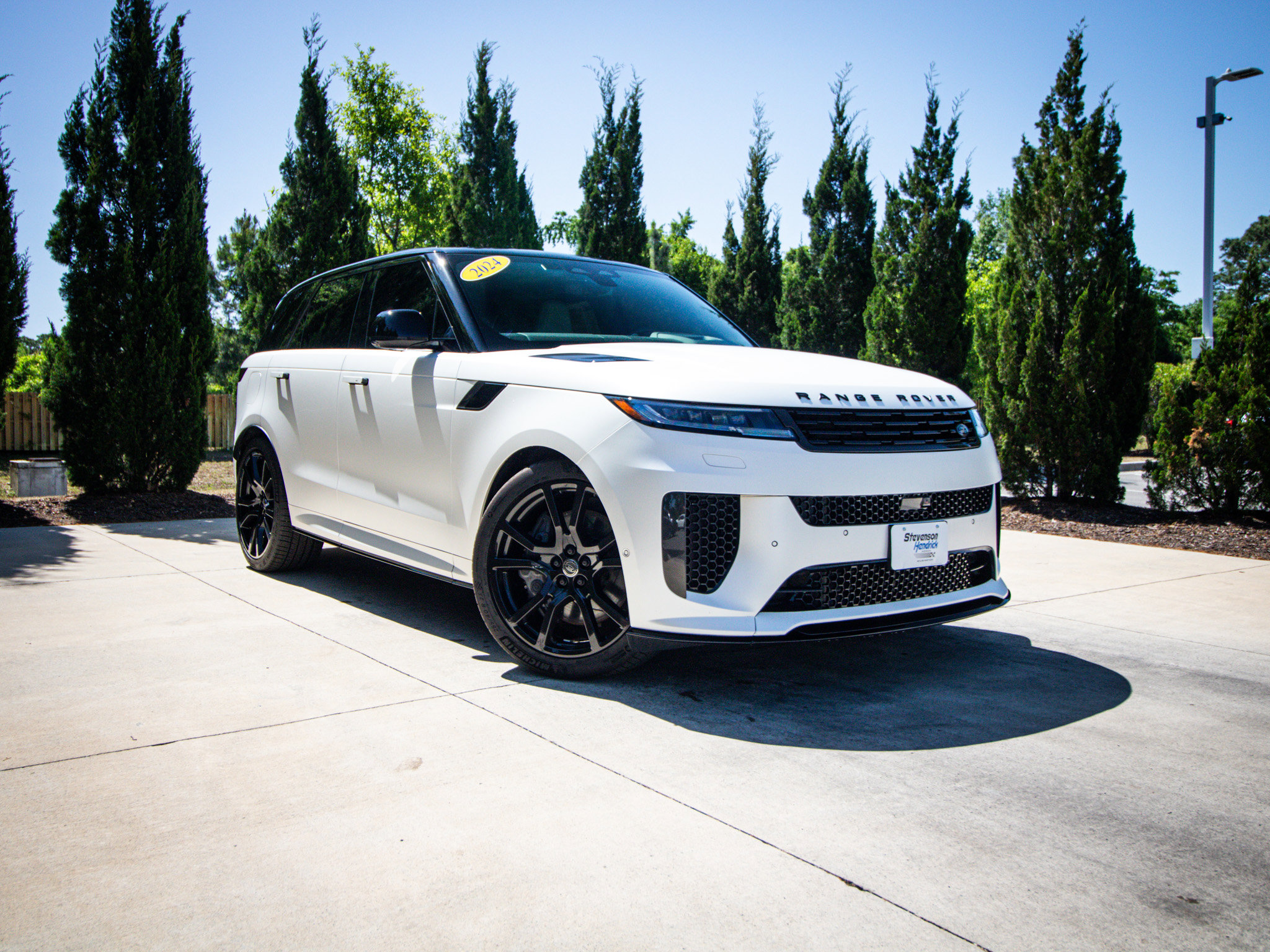 Used 2024 Land Rover Range Rover Sport AWD/4WD image 2