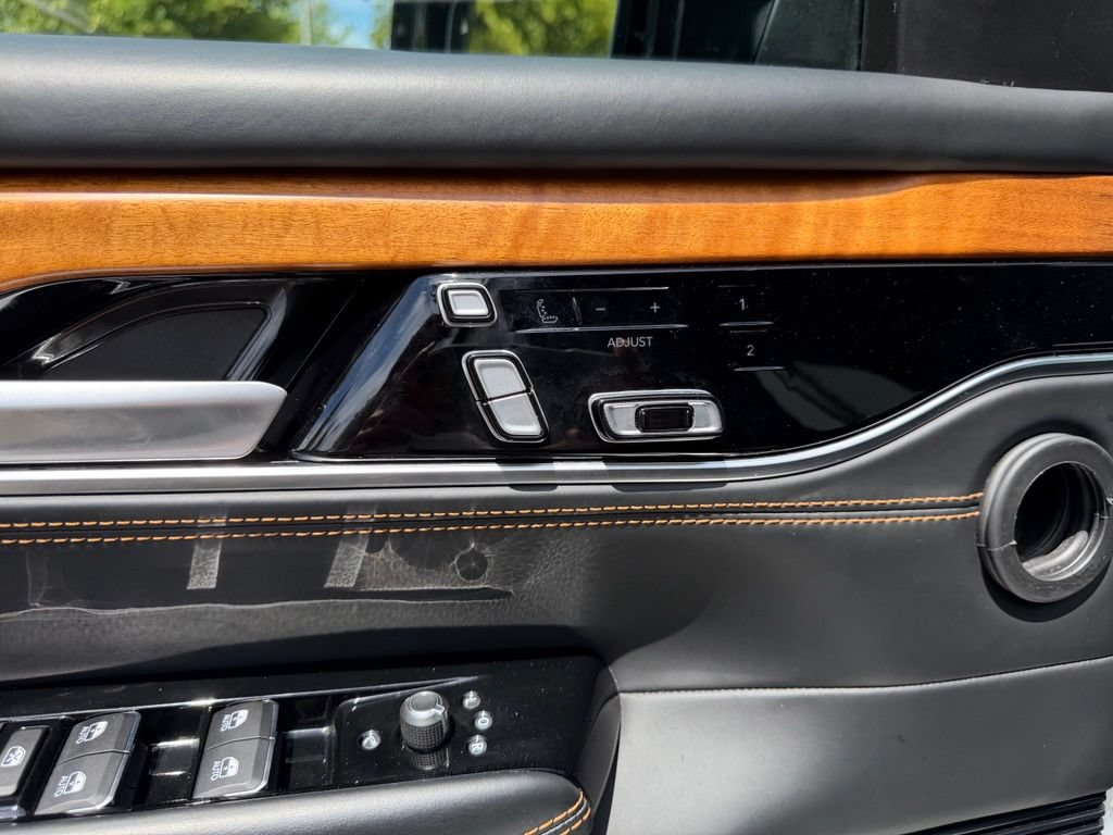 Used 2024 Jeep Grand Wagoneer L Series III AWD/4WD image 13