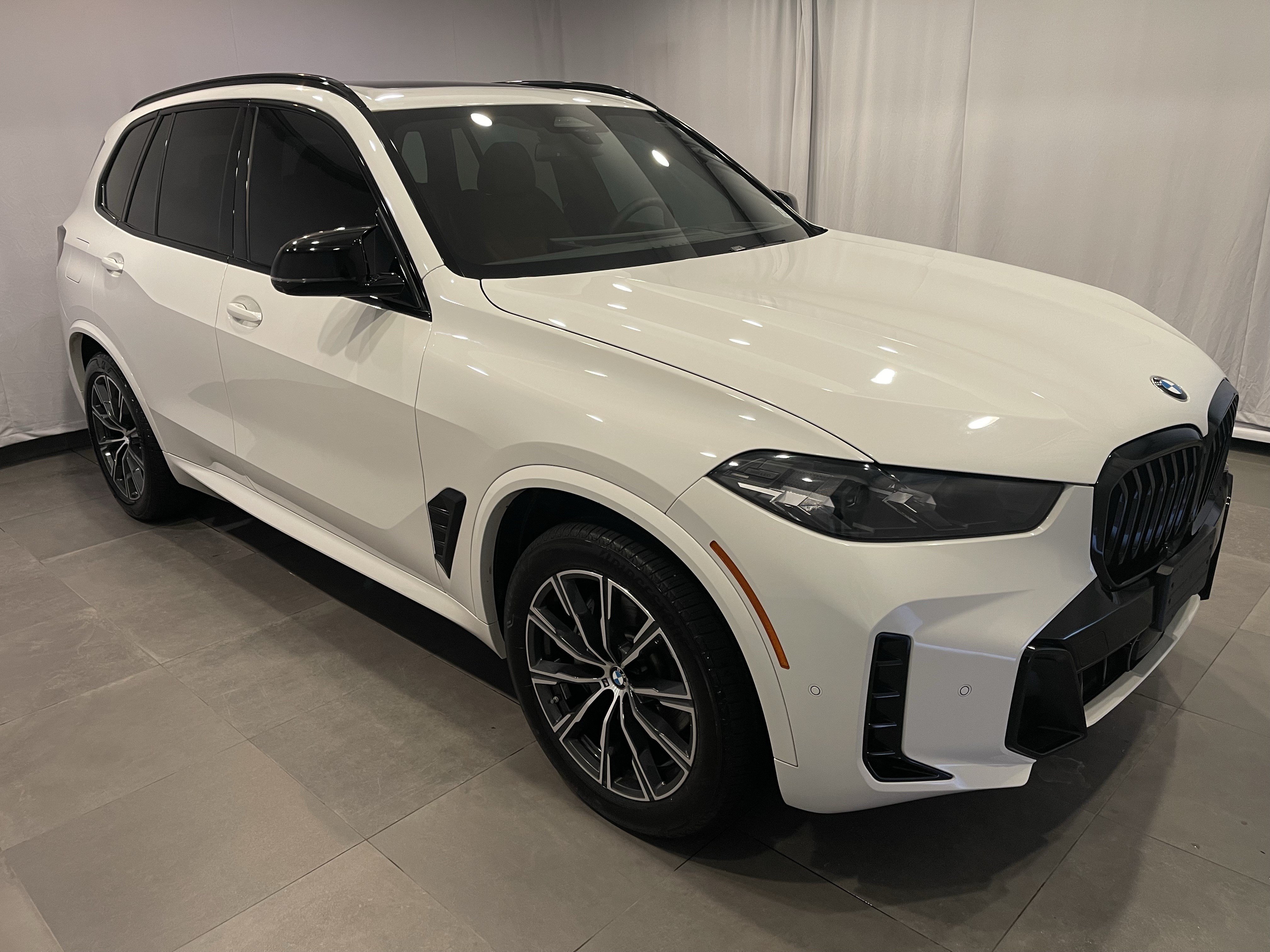 Certified 2024 BMW X5 xDrive40i w/ M Sport Package AWD/4WD image 3