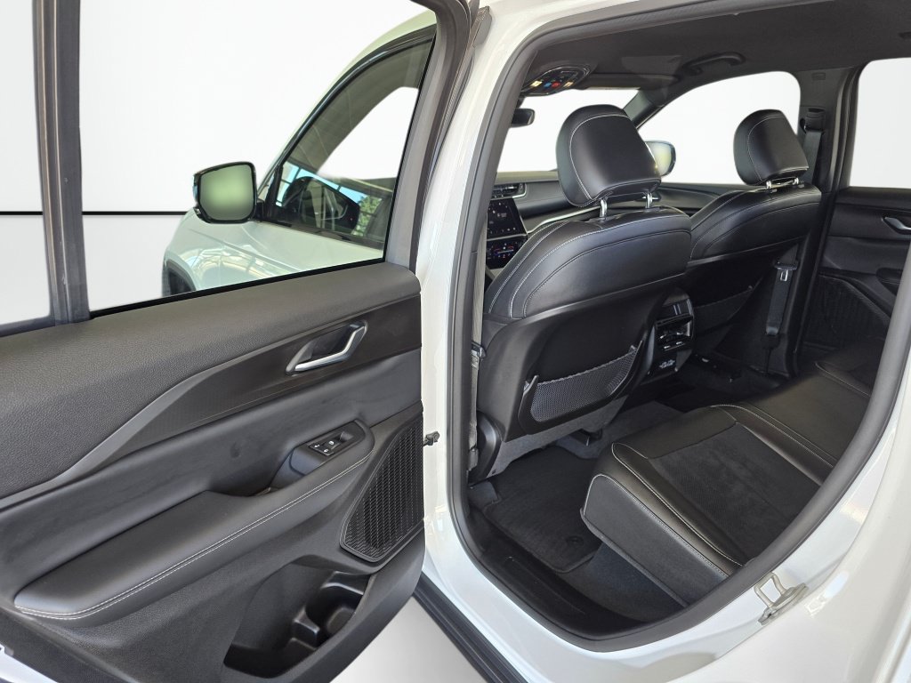 Used 2023 Jeep Grand Cherokee Altitude AWD/4WD image 28