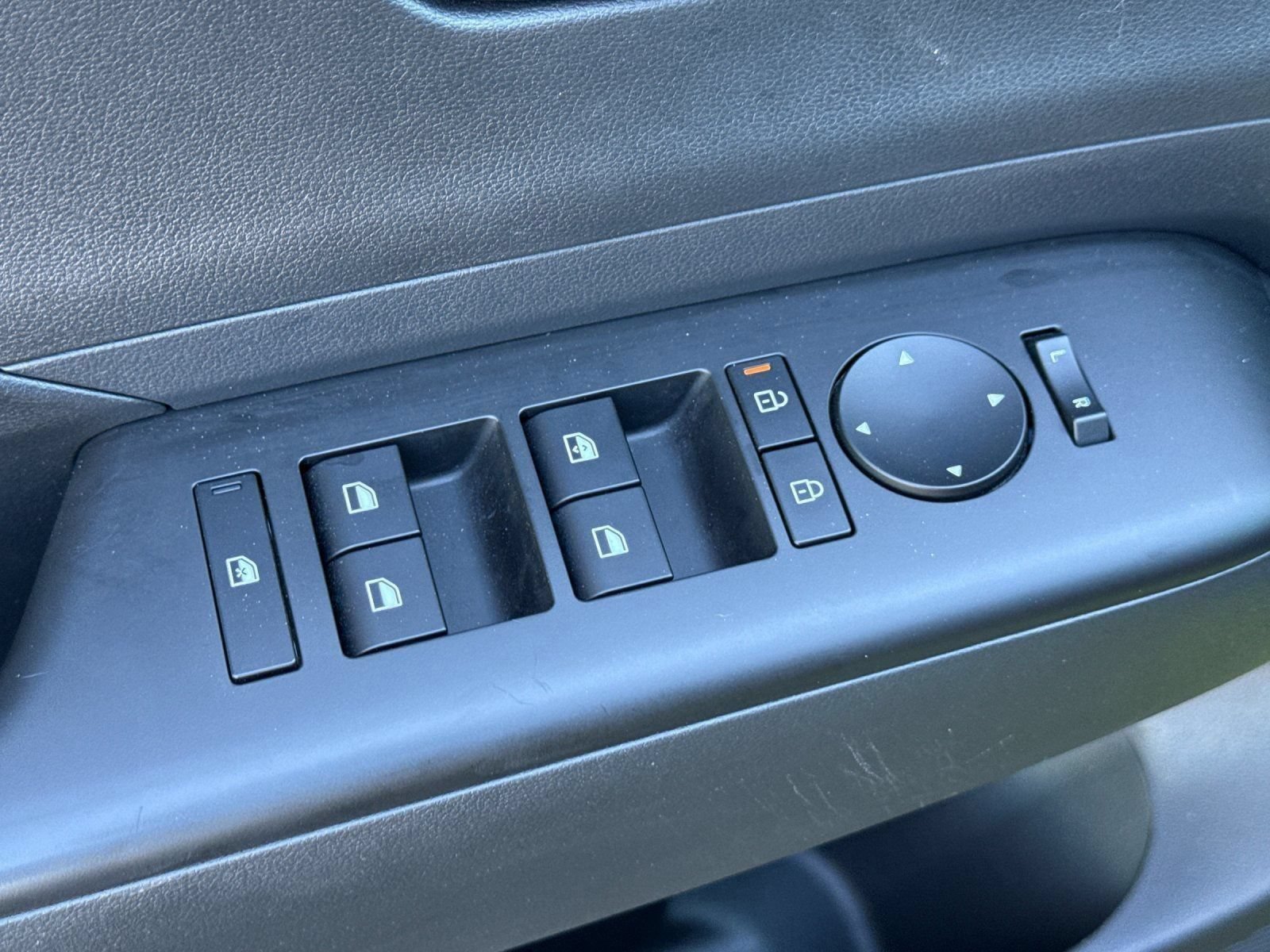 Used 2025 Hyundai Kona SEL AWD/4WD image 44