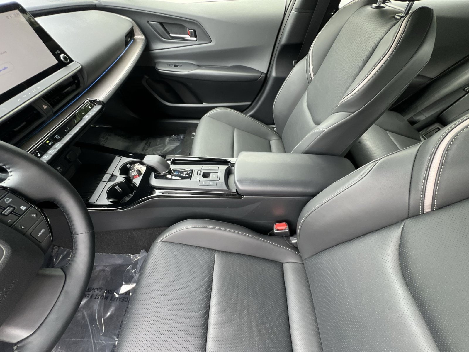 Used 2025 Toyota Prius XLE AWD/4WD image 22