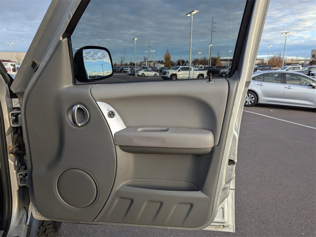 Used 2006 Jeep Liberty Limited image 36