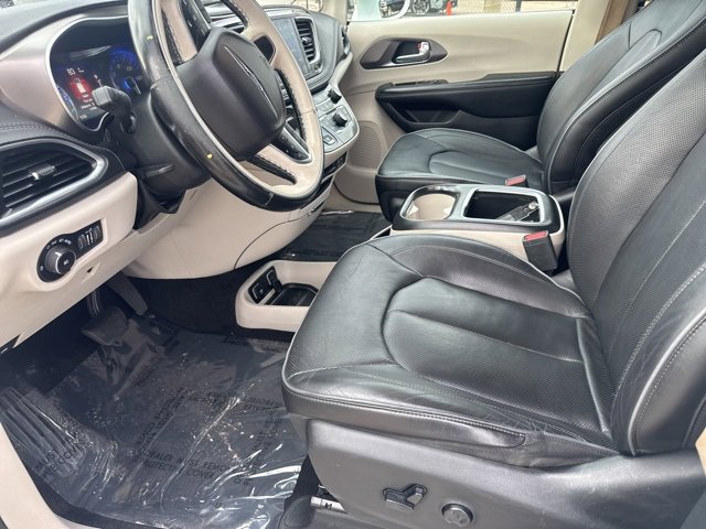 Used 2018 Chrysler Pacifica Limited image 16