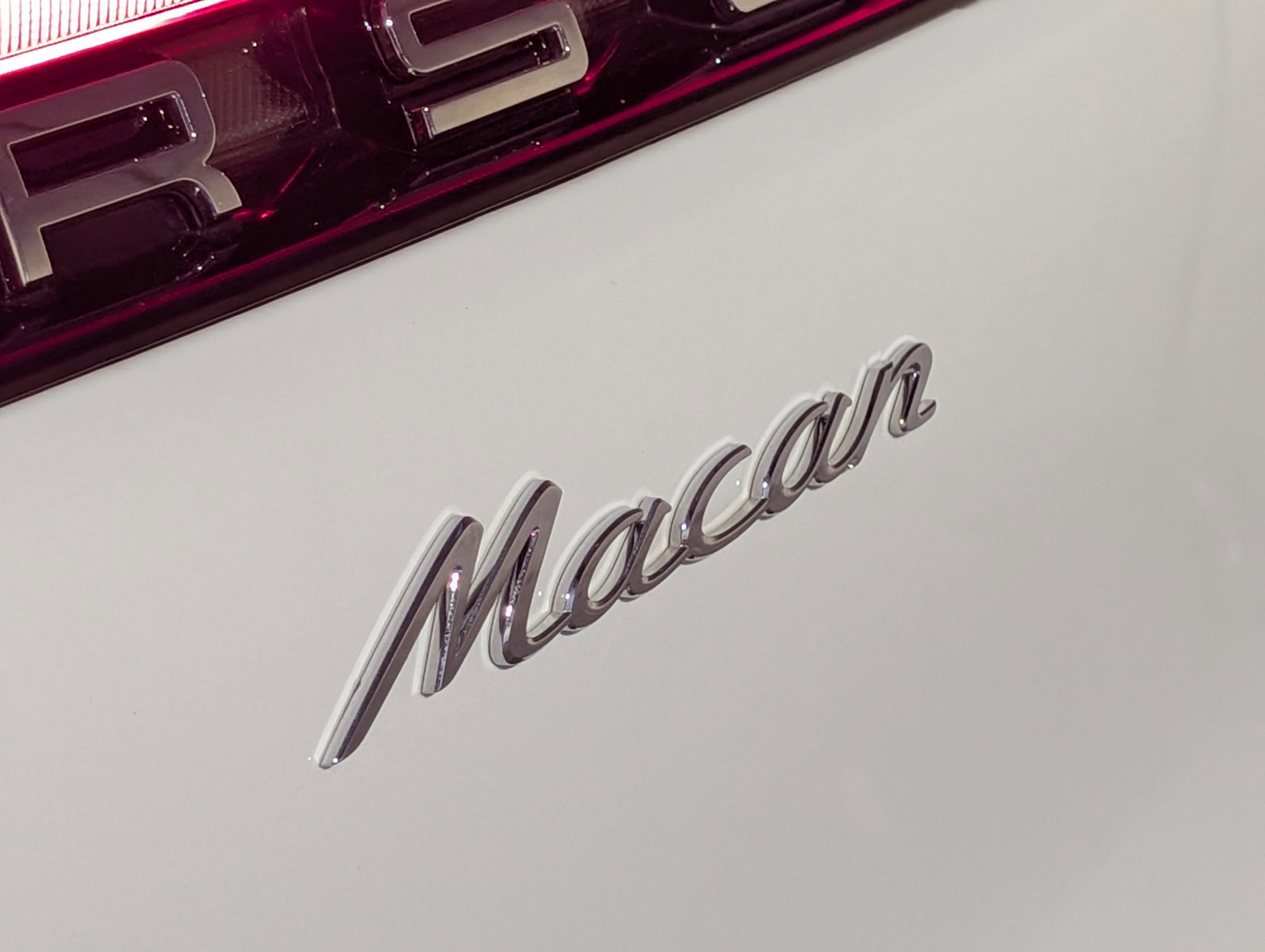 Certified 2025 Porsche Macan image 15