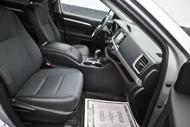 Used 2019 Toyota Highlander Plus AWD/4WD image 7