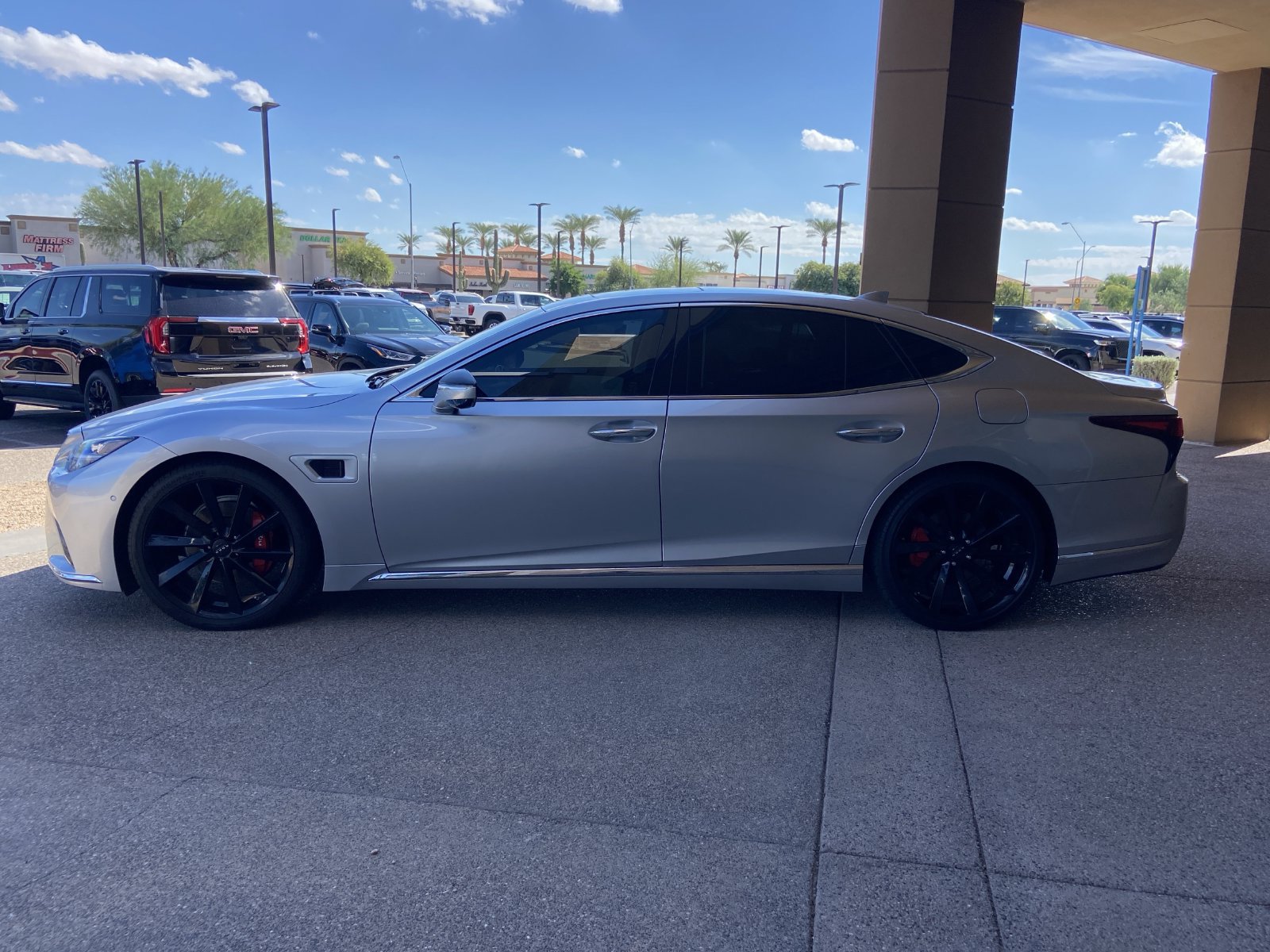 Used 2023 Lexus LS 500h AWD w/ Luxury Package image 3