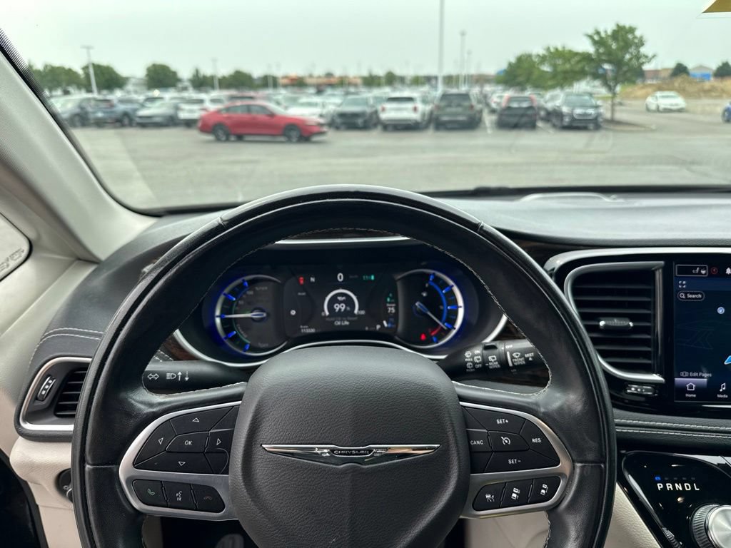 Used 2022 Chrysler Pacifica Limited FWD image 11