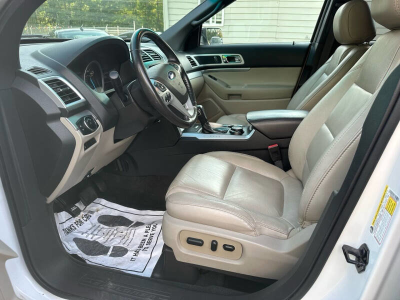 Used 2015 Ford Explorer XLT w/ Equipment Group 202B image 13