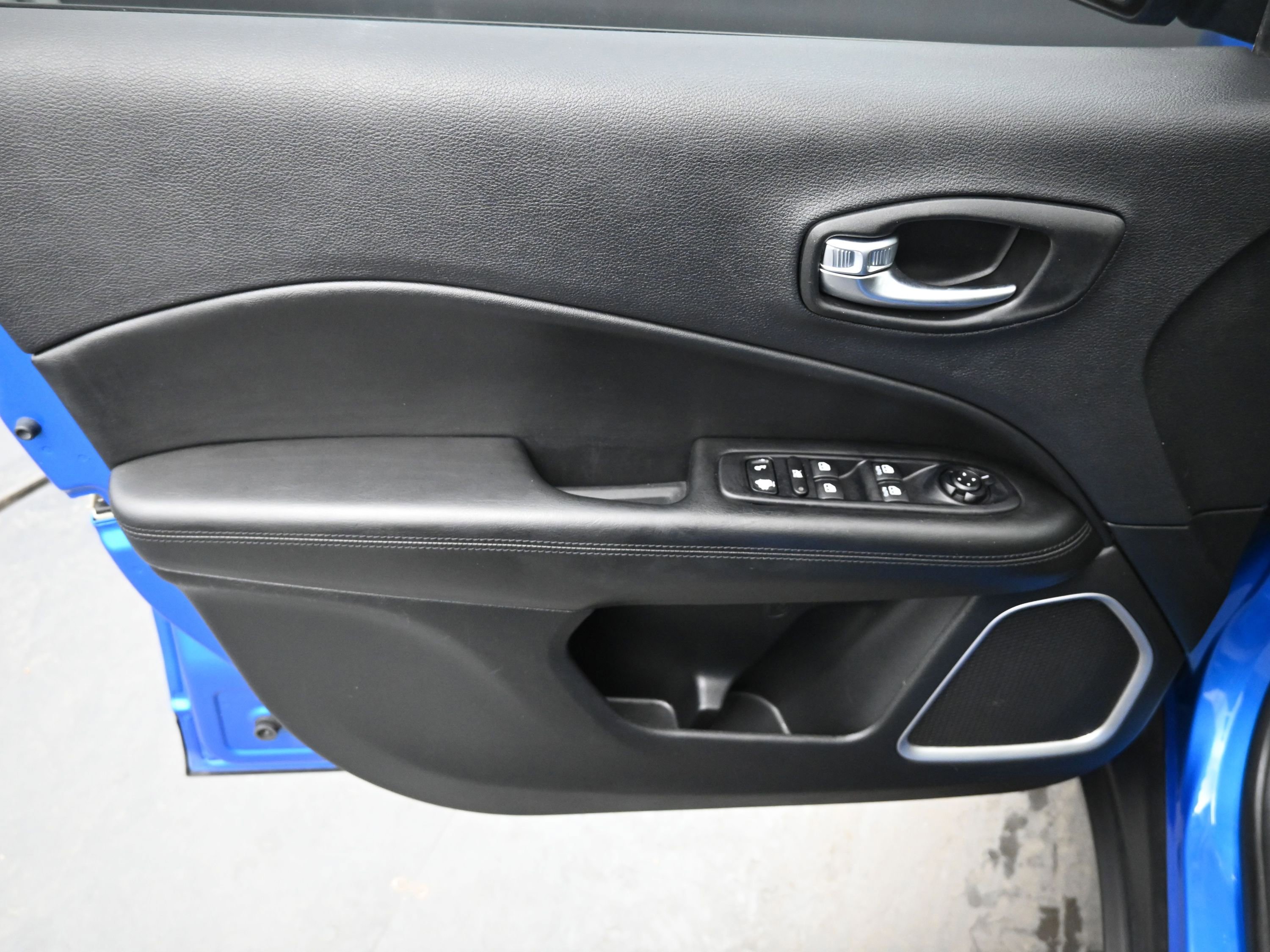 Used 2020 Jeep Compass Latitude image 11