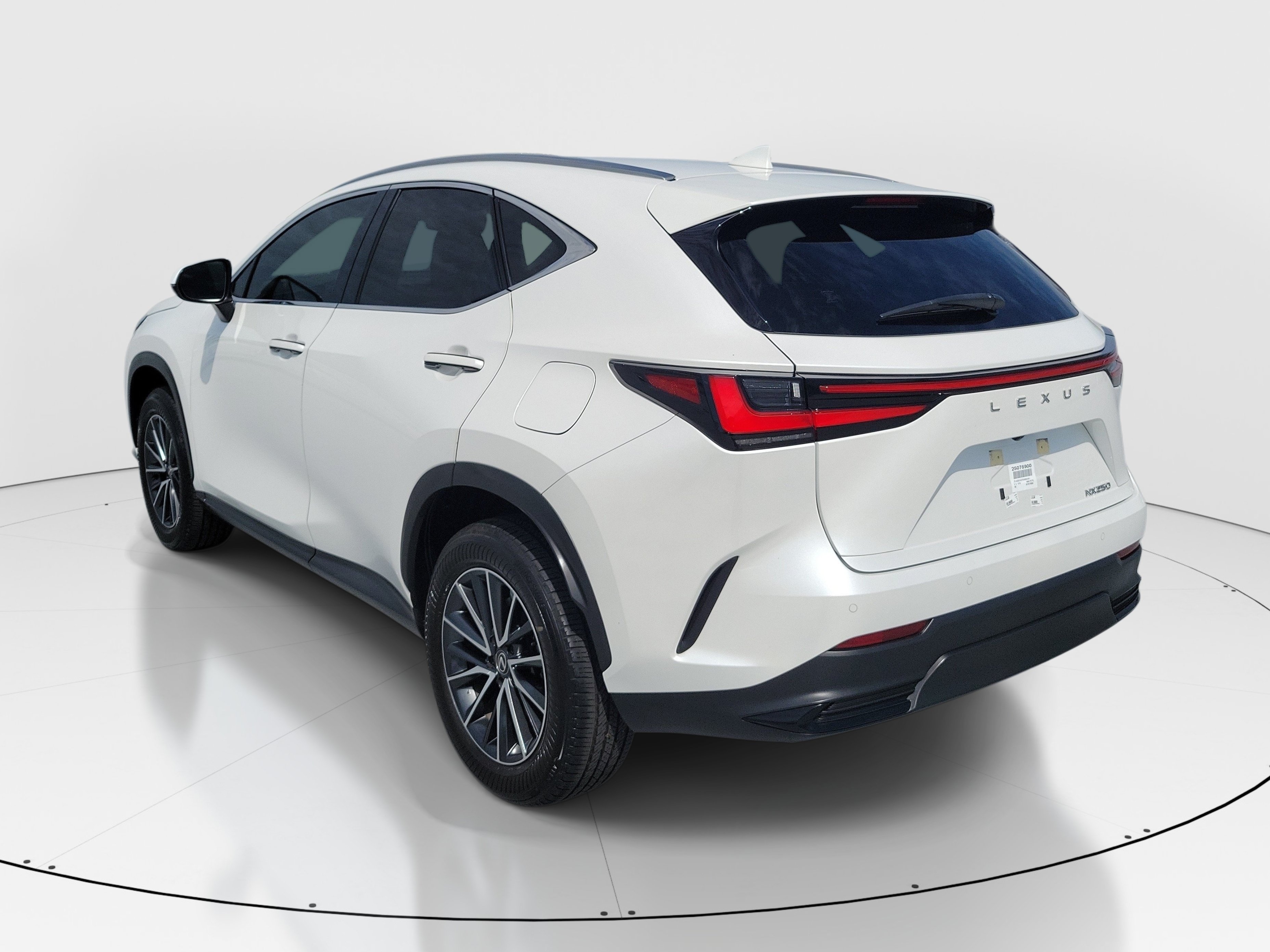 Certified 2025 Lexus NX 250 FWD w/ Towing Package (2000 Lbs) image 4