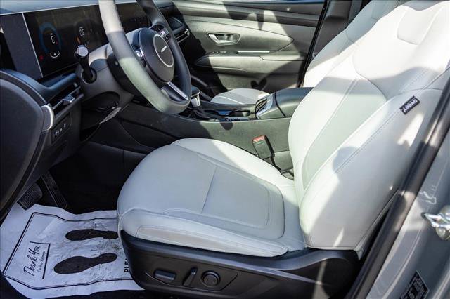 Certified 2025 Hyundai Santa Cruz SEL image 11