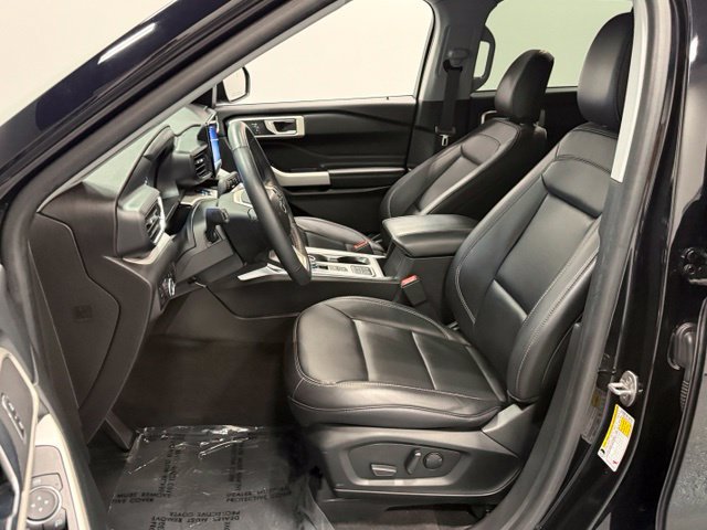Used 2023 Ford Explorer XLT w/ Equipment Group 202A RWD image 10