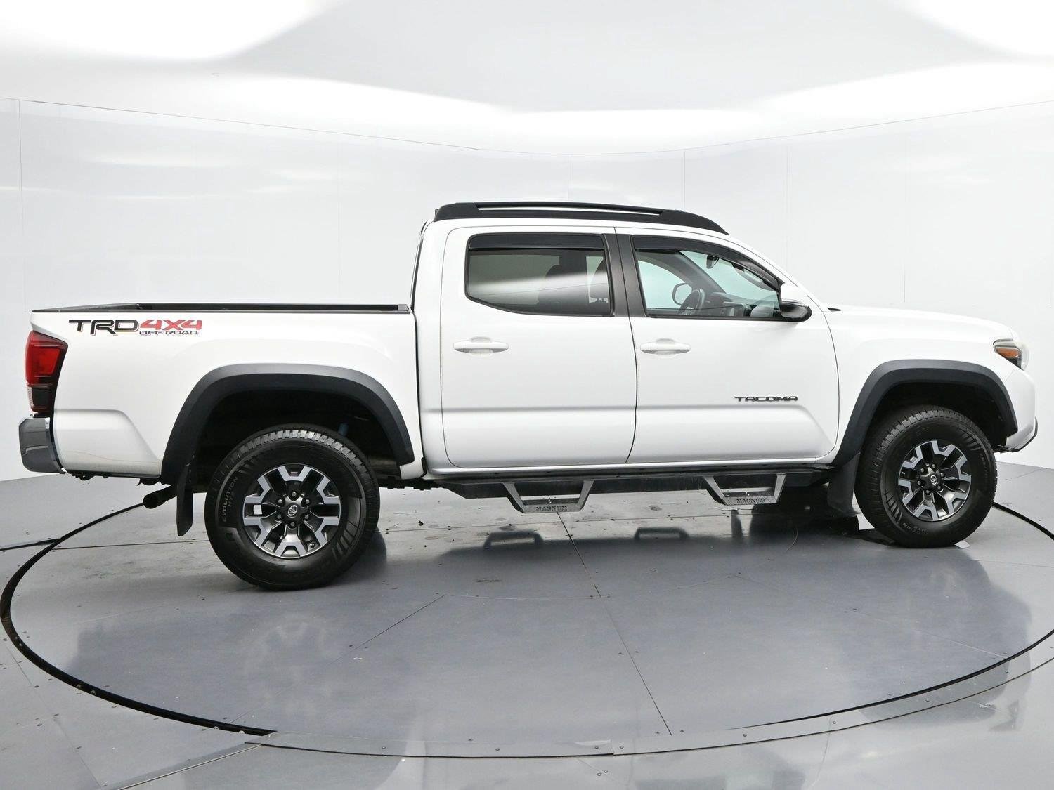 Used 2018 Toyota Tacoma TRD Off-Road AWD/4WD image 8