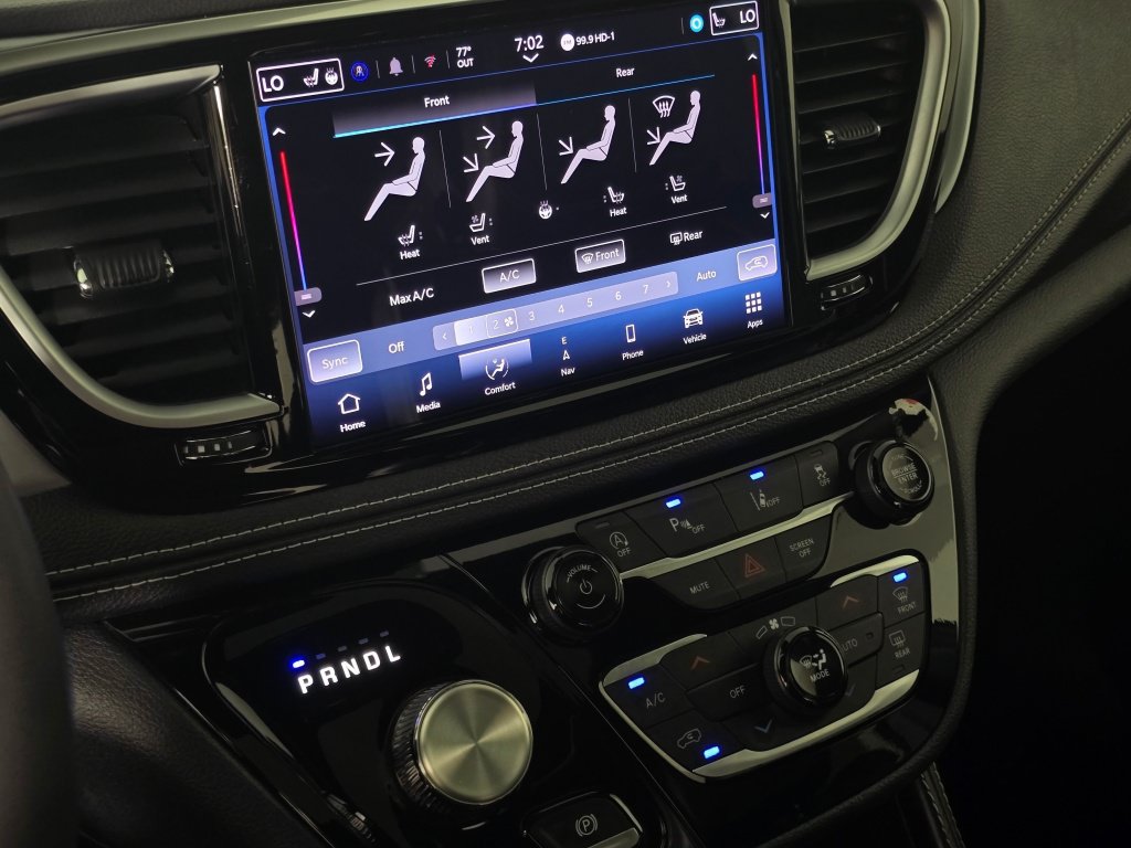 Used 2025 Chrysler Pacifica Limited FWD image 14