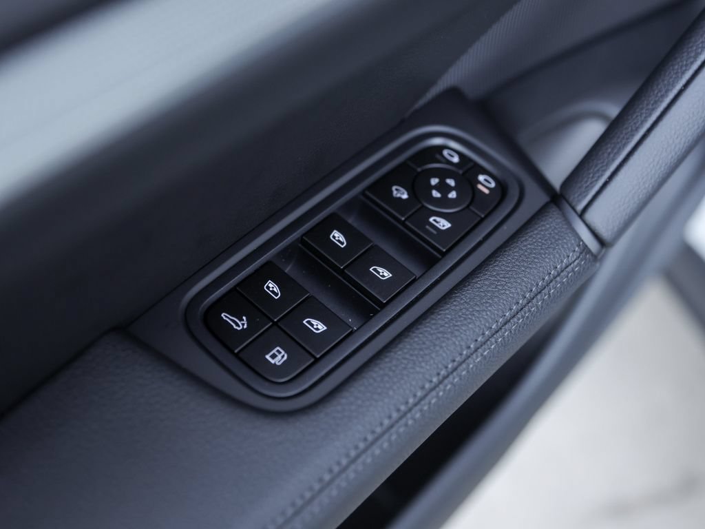 New 2026 Porsche Cayenne E-Hybrid Coupe AWD/4WD image 32