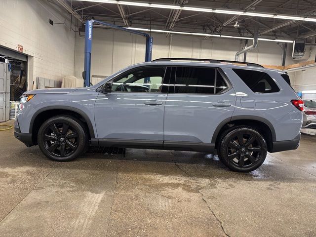 Used 2025 Honda Pilot Black Edition image 3
