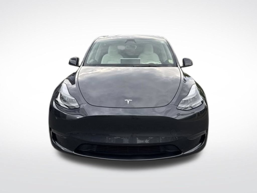 Used 2024 Tesla Model Y 2WD image 3