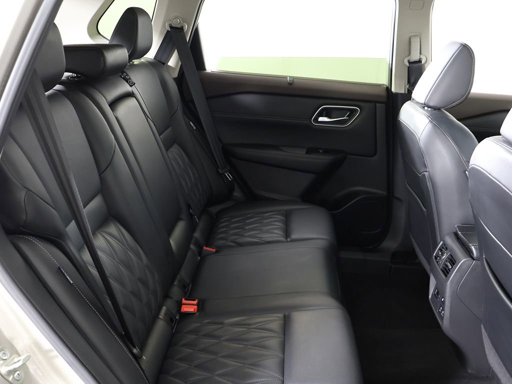 Used 2023 Nissan Rogue Platinum w/ Platinum Premium Package AWD/4WD image 39