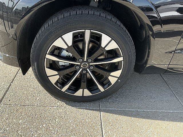 New 2026 Volvo XC60 B5 Plus w/ Climate Package AWD/4WD image 12