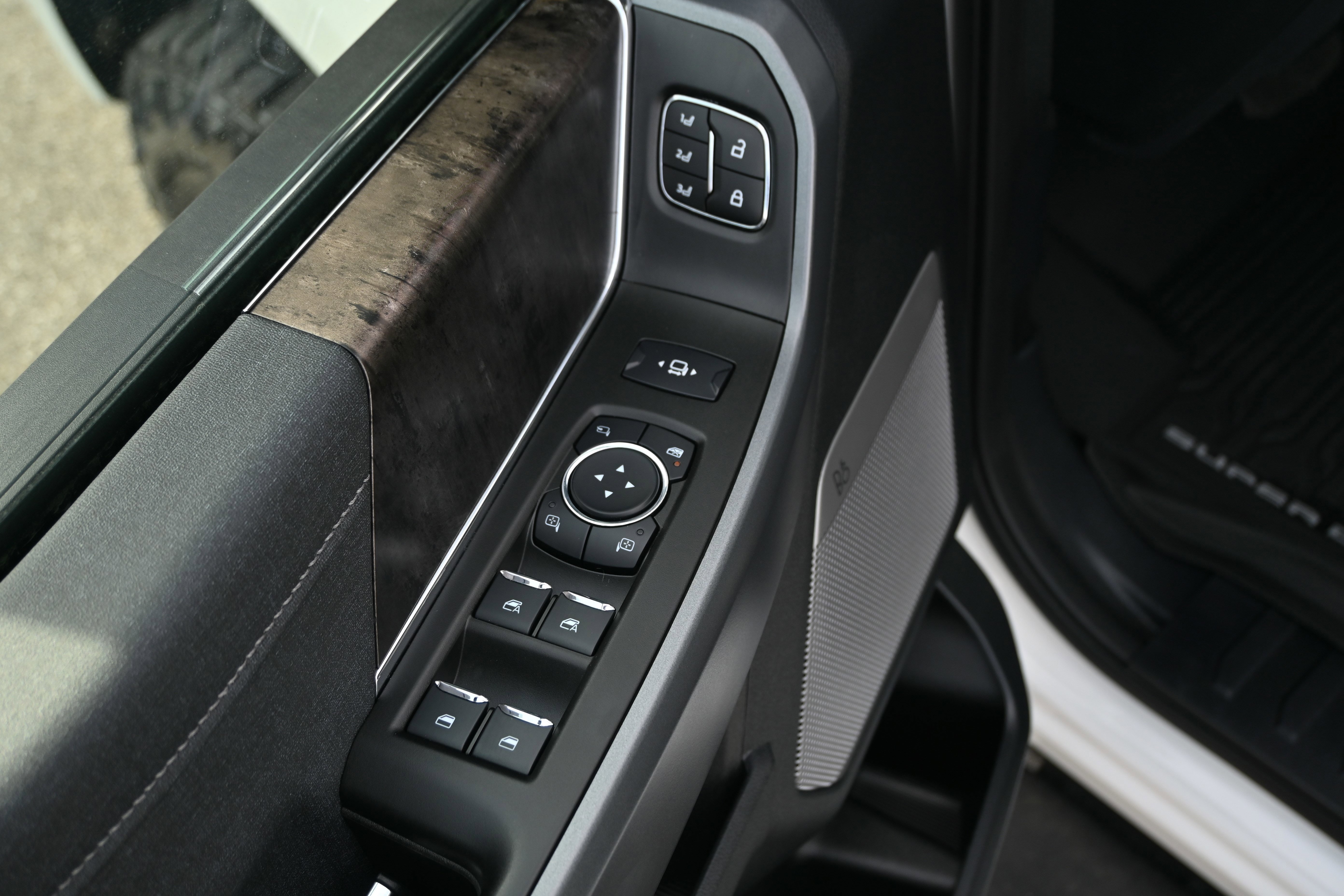 Used 2024 Ford F250 Lariat w/ Lariat Ultimate Package image 28