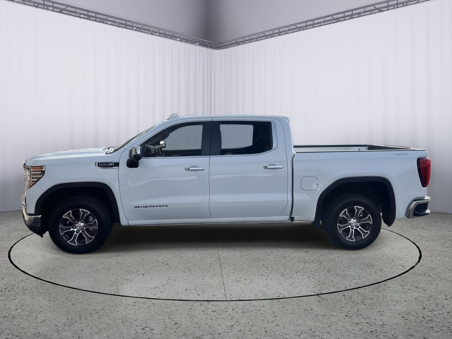 Used 2025 GMC Sierra 1500 SLT image 6