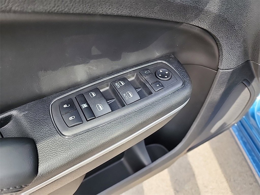 Used 2023 Chrysler 300 Touring w/ Sport Appearance Package image 12