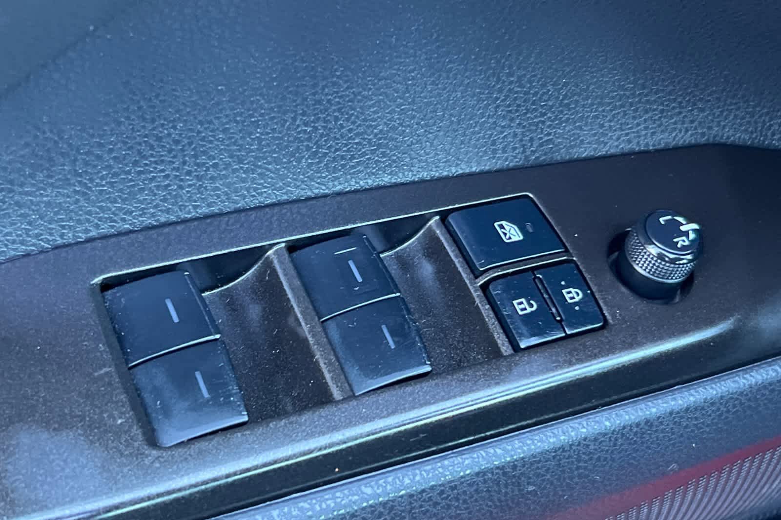 Used 2022 Toyota Camry SE FWD image 13