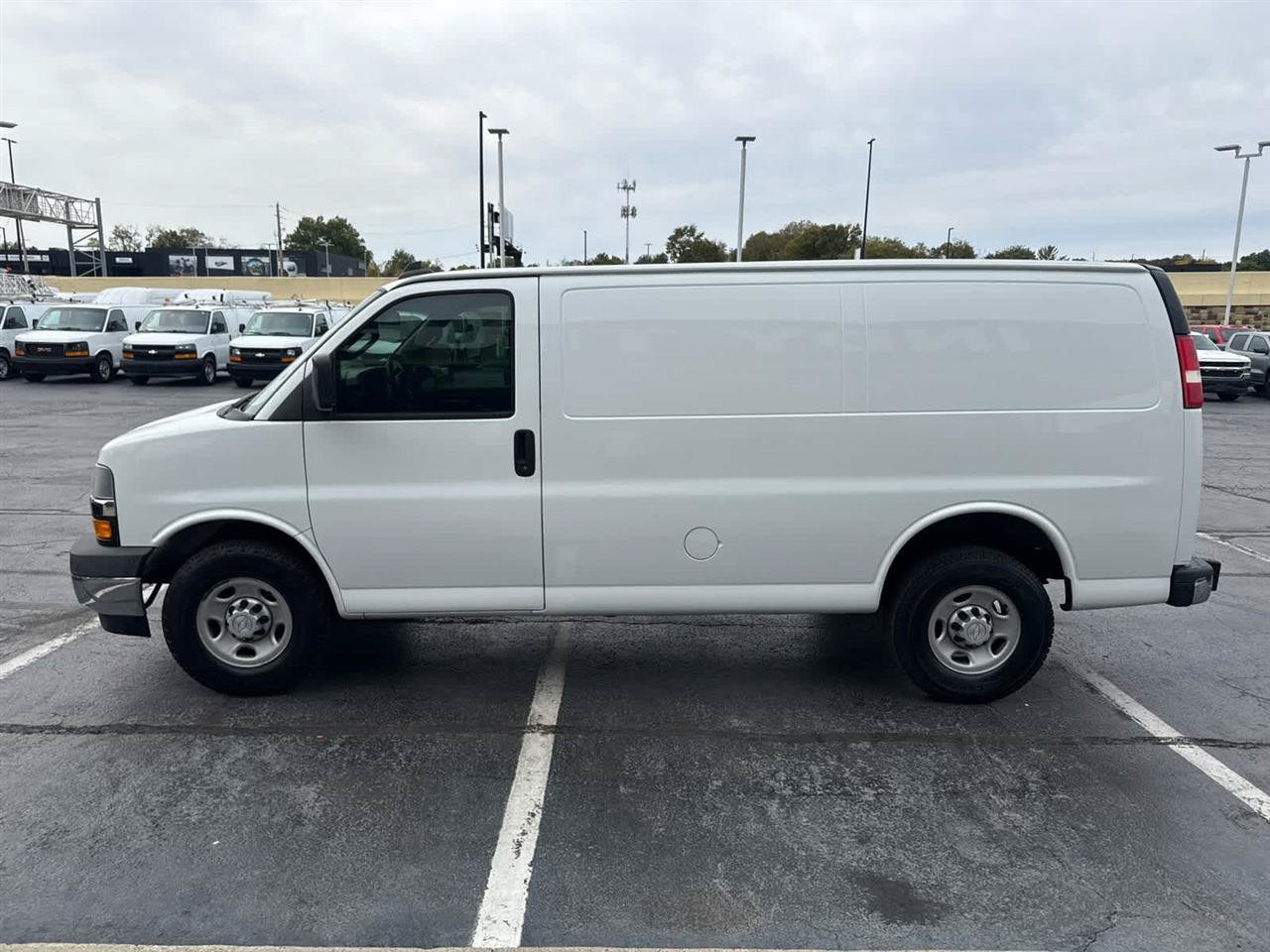 Used 2019 Chevrolet Express 2500 w/ Driver Convenience Package RWD image 5