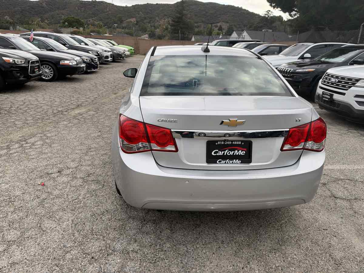 Used 2016 Chevrolet Cruze LT w/ Technology Package FWD image 5